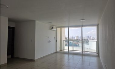 Se vende apartamento 4 recámaras en Kings Park, Condado del Rey