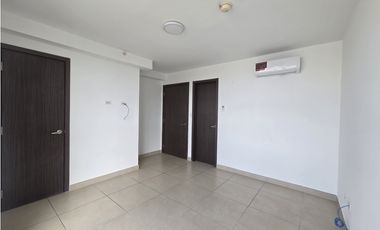 Se vende apartamento 4 recámaras en Kings Park, Condado del Rey