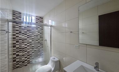 Se vende apartamento 4 recámaras en Kings Park, Condado del Rey