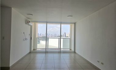 Se vende apartamento 4 recámaras en Kings Park, Condado del Rey