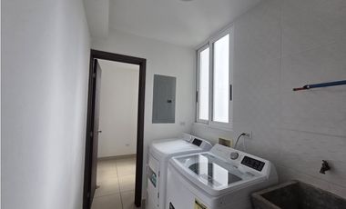 Se vende apartamento 4 recámaras en Kings Park, Condado del Rey