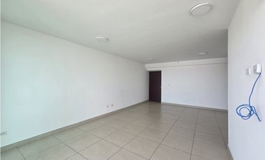 Se vende apartamento 4 recámaras en Kings Park, Condado del Rey