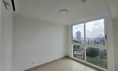 Se vende apartamento 4 recámaras en Kings Park, Condado del Rey