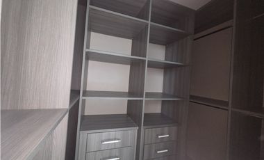 Se vende apartamento 4 recámaras en Kings Park, Condado del Rey