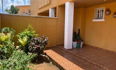 Casa de dos pisos en alquiler en Quintas de Nuevo Arraiján