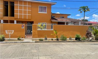 Casa de dos pisos en alquiler en Quintas de Nuevo Arraiján
