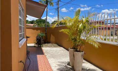 Casa de dos pisos en alquiler en Quintas de Nuevo Arraiján