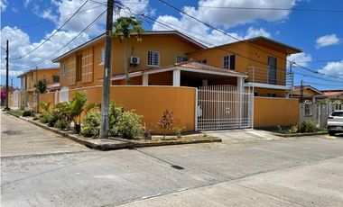 Casa de dos pisos en alquiler en Quintas de Nuevo Arraiján