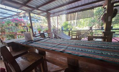 SE VENDE TERRENO CON 2 CABAÑAS Y 1 CASA EN ALTOS DE CERRO AZUL 1998M