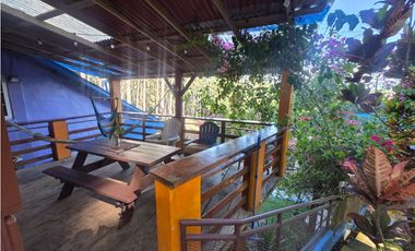 SE VENDE TERRENO CON 2 CABAÑAS Y 1 CASA EN ALTOS DE CERRO AZUL 1998M