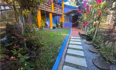SE VENDE TERRENO CON 2 CABAÑAS Y 1 CASA EN ALTOS DE CERRO AZUL 1998M