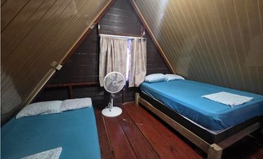 SE VENDE TERRENO CON 2 CABAÑAS Y 1 CASA EN ALTOS DE CERRO AZUL 1998M