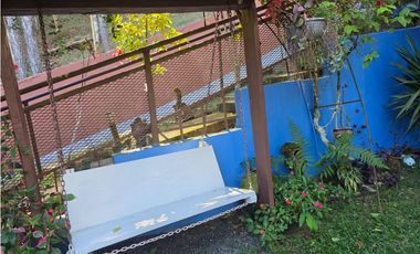 SE VENDE TERRENO CON 2 CABAÑAS Y 1 CASA EN ALTOS DE CERRO AZUL 1998M