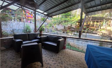 SE VENDE TERRENO CON 2 CABAÑAS Y 1 CASA EN ALTOS DE CERRO AZUL 1998M