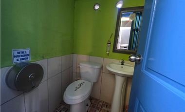 SE VENDE TERRENO CON 2 CABAÑAS Y 1 CASA EN ALTOS DE CERRO AZUL 1998M