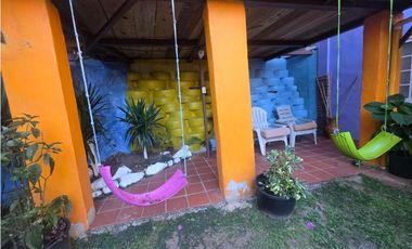 SE VENDE TERRENO CON 2 CABAÑAS Y 1 CASA EN ALTOS DE CERRO AZUL 1998M