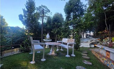 SE VENDE TERRENO CON 2 CABAÑAS Y 1 CASA EN ALTOS DE CERRO AZUL 1998M