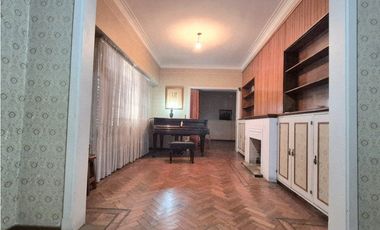 Chalet en venta Clasico 8 amb  , 3 baños,  Garage, Patio y Jardin