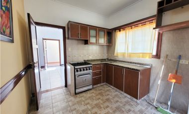 Casa PH 3 amb. con patio - Santa Fe y Larrea