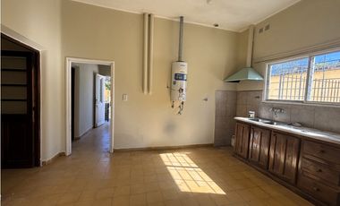 SE ALQUILA CASSA 2 DORM CENTRICA EN ALMAFUERTE