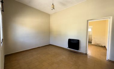 SE ALQUILA CASSA 2 DORM CENTRICA EN ALMAFUERTE