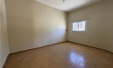SE ALQUILA CASSA 2 DORM CENTRICA EN ALMAFUERTE