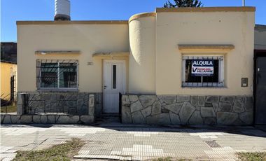 SE ALQUILA CASSA 2 DORM CENTRICA EN ALMAFUERTE