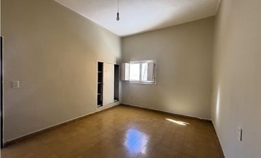 SE ALQUILA CASSA 2 DORM CENTRICA EN ALMAFUERTE