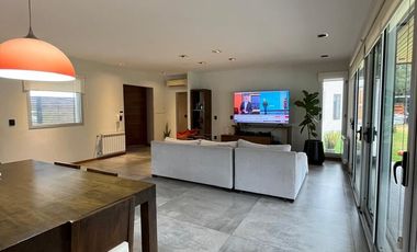 CASA EN VENTA EN City Bell