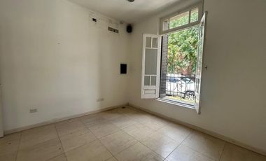 VENTA CONSULTORIO/CASA LOTE PROPIO LUJAN CENTRO