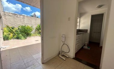 VENTA CONSULTORIO/CASA LOTE PROPIO LUJAN CENTRO