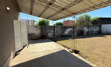 VENTA CASA 2 DORMITORIOS BARRIO ESTE