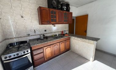 VENTA CASA 2 DORMITORIOS BARRIO ESTE