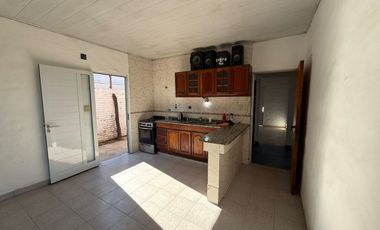 VENTA CASA 2 DORMITORIOS BARRIO ESTE