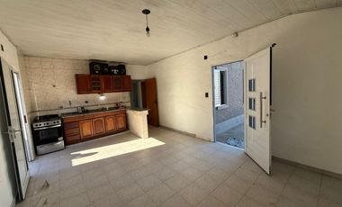 VENTA CASA 2 DORMITORIOS BARRIO ESTE