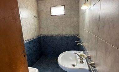 VENTA CASA 2 DORMITORIOS BARRIO ESTE