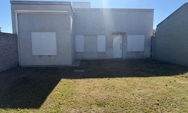 VENTA CASA 2 DORMITORIOS EN HUMBOLDT