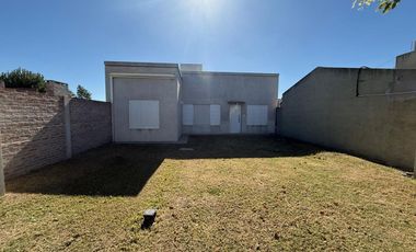 VENTA CASA 2 DORMITORIOS EN HUMBOLDT