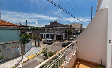 Venta PH 5 ambientes multifamiliar balcón frente