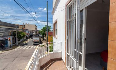 Venta PH 5 ambientes multifamiliar balcón frente