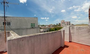 Venta PH 5 ambientes multifamiliar balcón frente