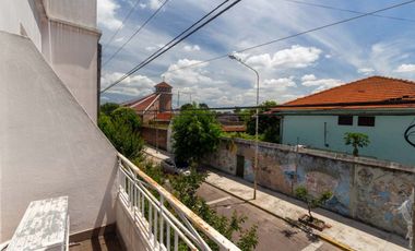Venta PH 5 ambientes multifamiliar balcón frente