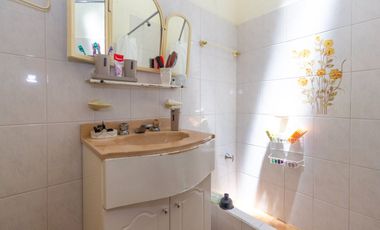 Venta PH 5 ambientes multifamiliar balcón frente