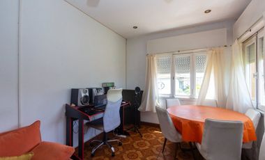 Venta PH 5 ambientes multifamiliar balcón frente
