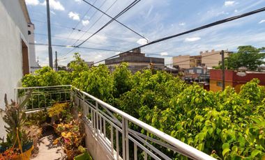 Venta PH 5 ambientes multifamiliar balcón frente