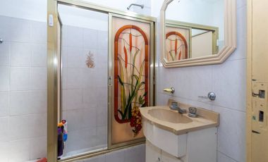 Venta PH 5 ambientes multifamiliar balcón frente