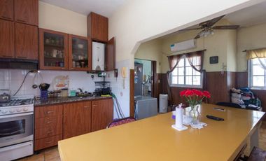 Venta PH 5 ambientes multifamiliar balcón frente