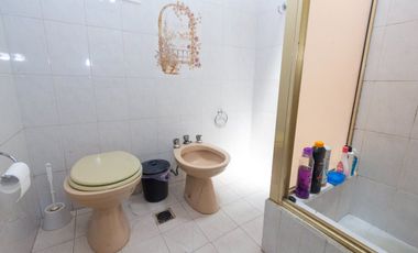 Venta PH 5 ambientes multifamiliar balcón frente