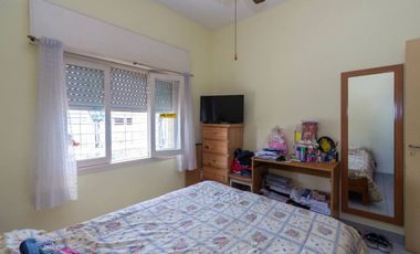 Venta PH 5 ambientes multifamiliar balcón frente