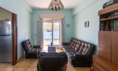 Venta PH 5 ambientes multifamiliar balcón frente